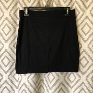 VS Black Pull-On Skirt